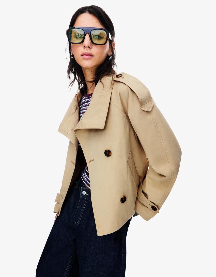 Women's cropped double-breasted jacket with stand collar, belt and long sleeves