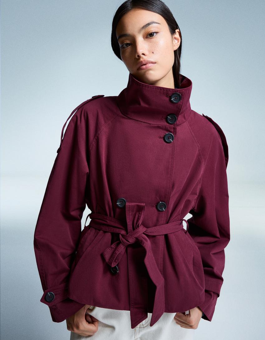 Women's cropped double-breasted jacket with stand collar, belt and long sleeves
