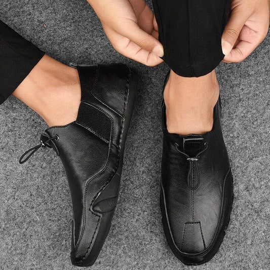 Men's slip-on sneakers with elastic toggle detail and round toe