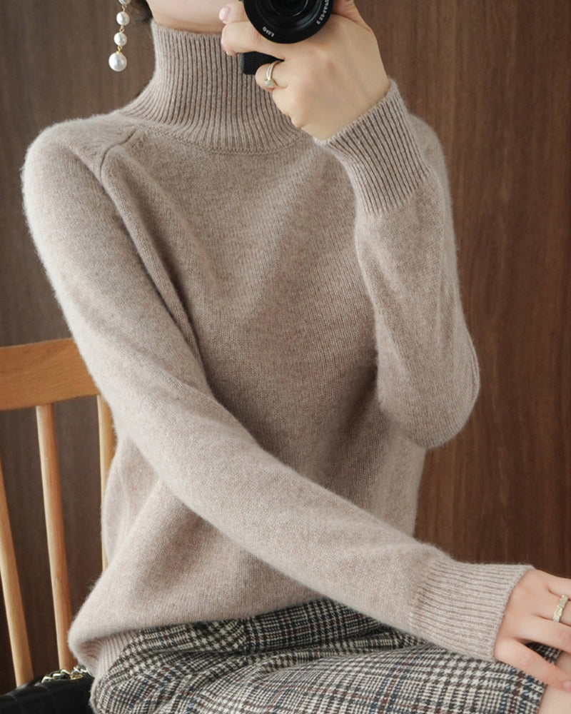 Women's ribbed high neck sweater with long sleeves
