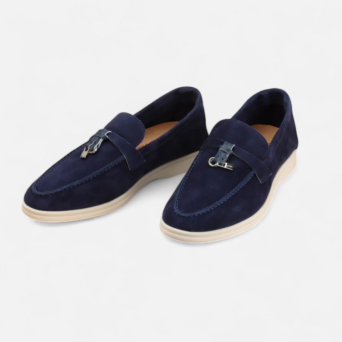 Men's textured slip-on tassel loafers with rounded toes and flat light-coloured soles