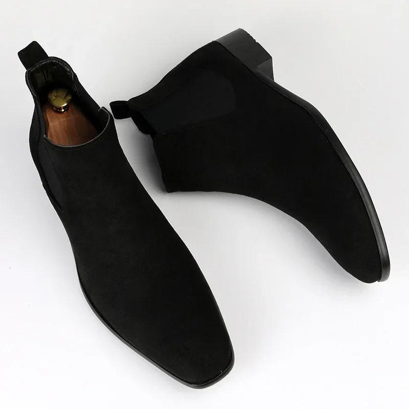 Men's Chelsea boots with elastic side panels, pull tabs and low block heels
