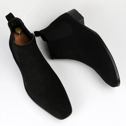 Men's Chelsea boots with elastic side panels, pull tabs and low block heels
