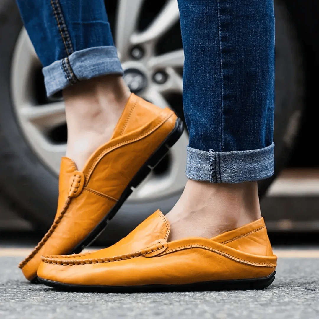 Men's moc toe slip-on loafer with stitched trim