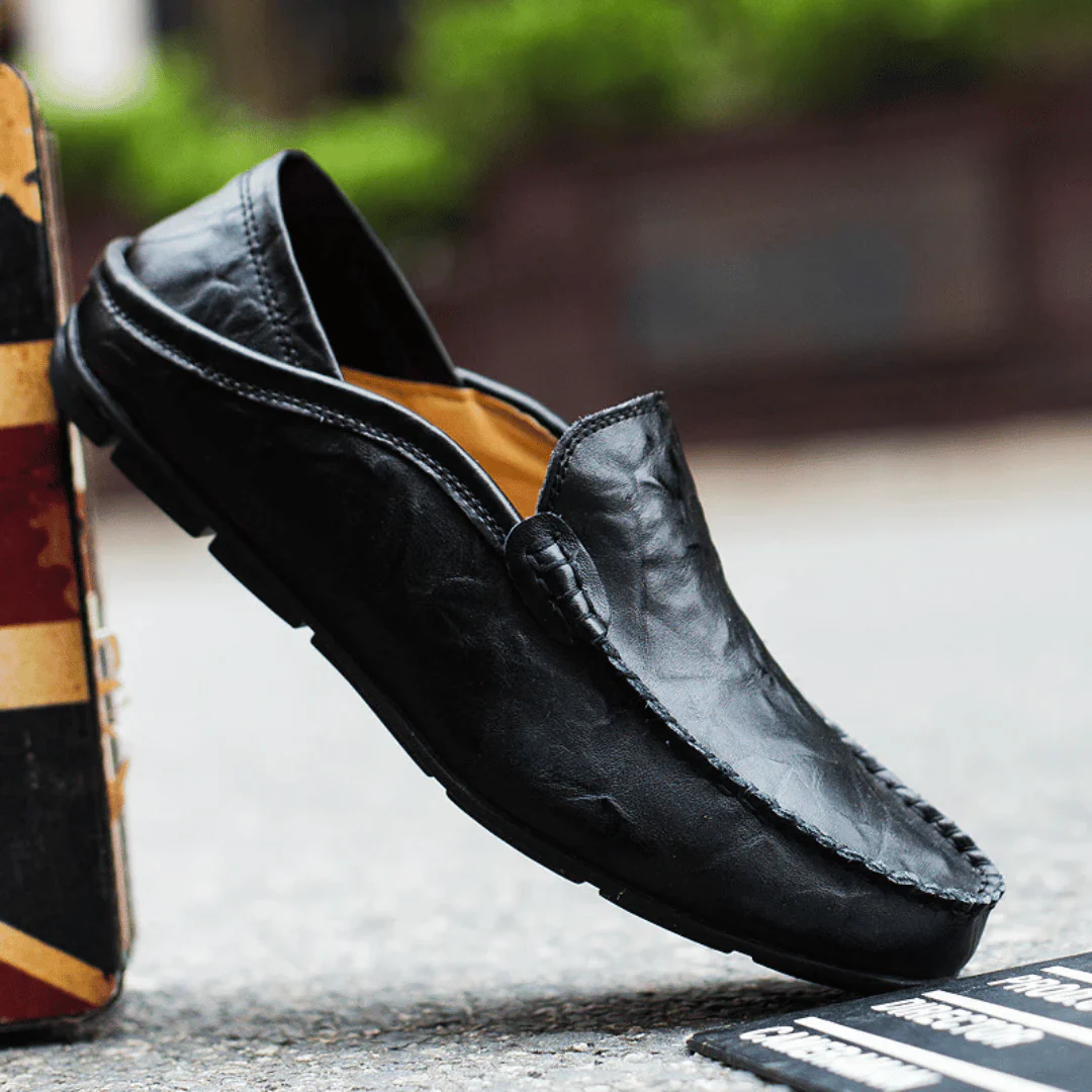 Men's moc toe slip-on loafer with stitched trim