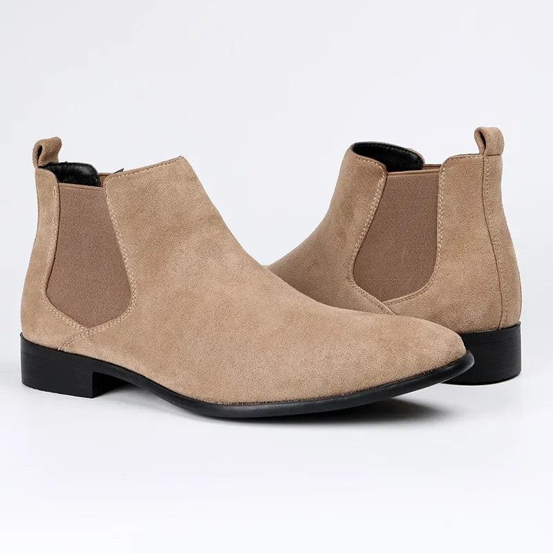 Men's Chelsea boots with elastic side panels, pull tabs and low block heels