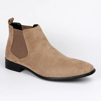Men's Chelsea boots with elastic side panels, pull tabs and low block heels