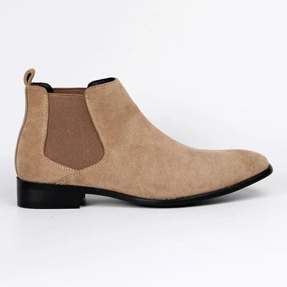 Men's Chelsea boots with elastic side panels, pull tabs and low block heels