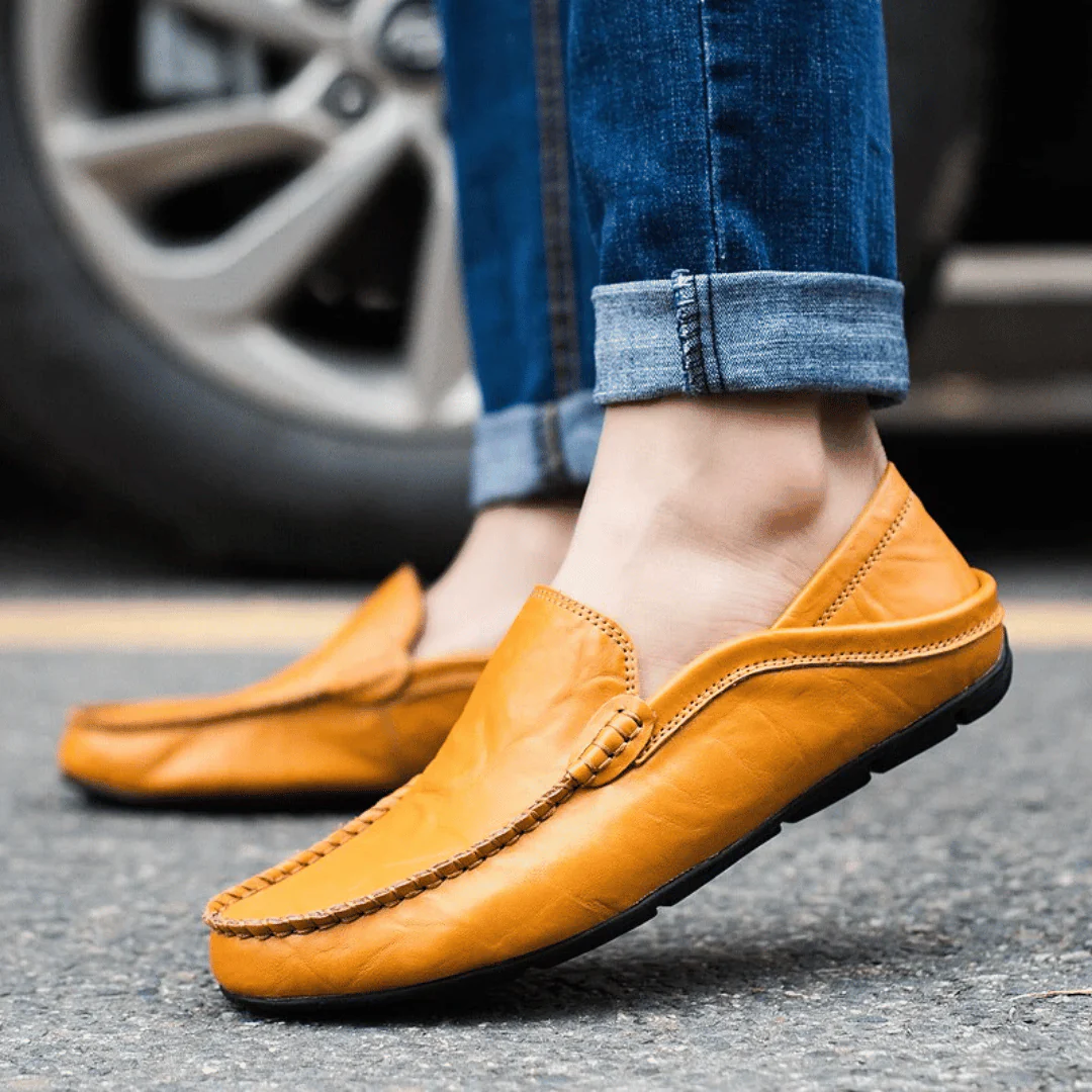 Men's moc toe slip-on loafer with stitched trim