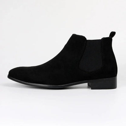 Men's Chelsea boots with elastic side panels, pull tabs and low block heels