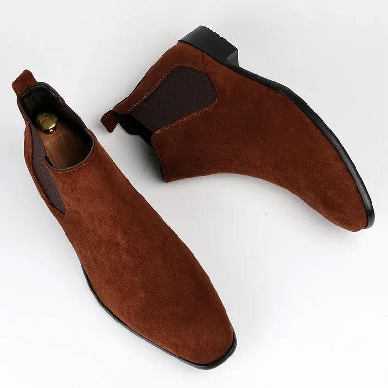 Men's Chelsea boots with elastic side panels, pull tabs and low block heels