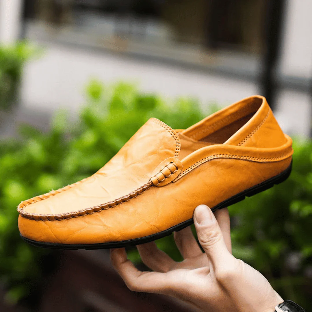 Men's moc toe slip-on loafer with stitched trim