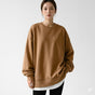 Women's oversized crew neck sweatshirt with long sleeves and curved hem