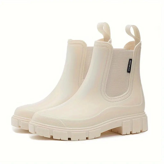 Women's slip-on Chelsea boots with elastic side panels, pull tabs and chunky lug soles