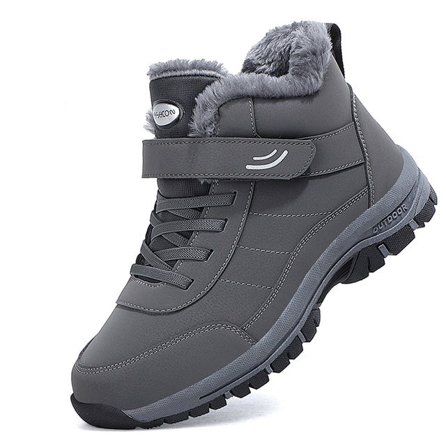 Men's high-top winter trekking boots with laces and faux fur trim