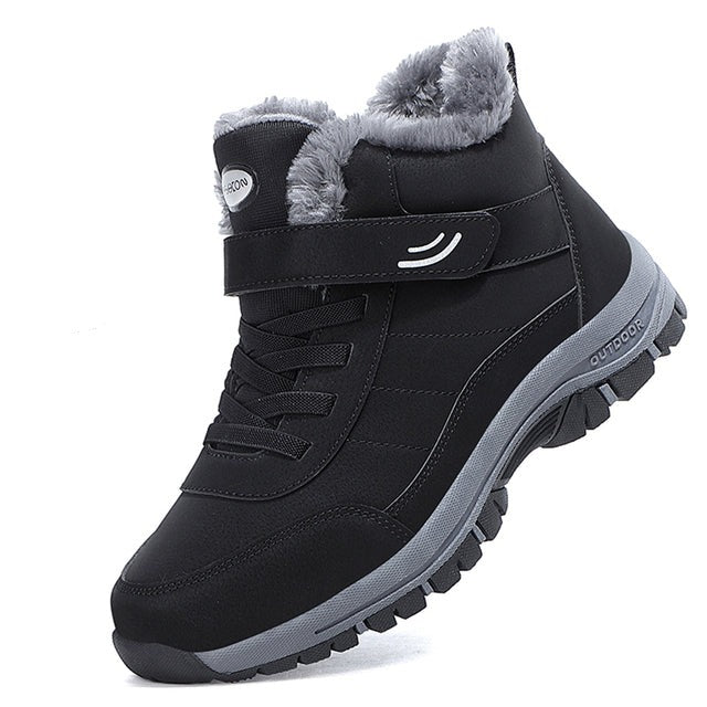 Men's high-top winter trekking boots with laces and faux fur trim