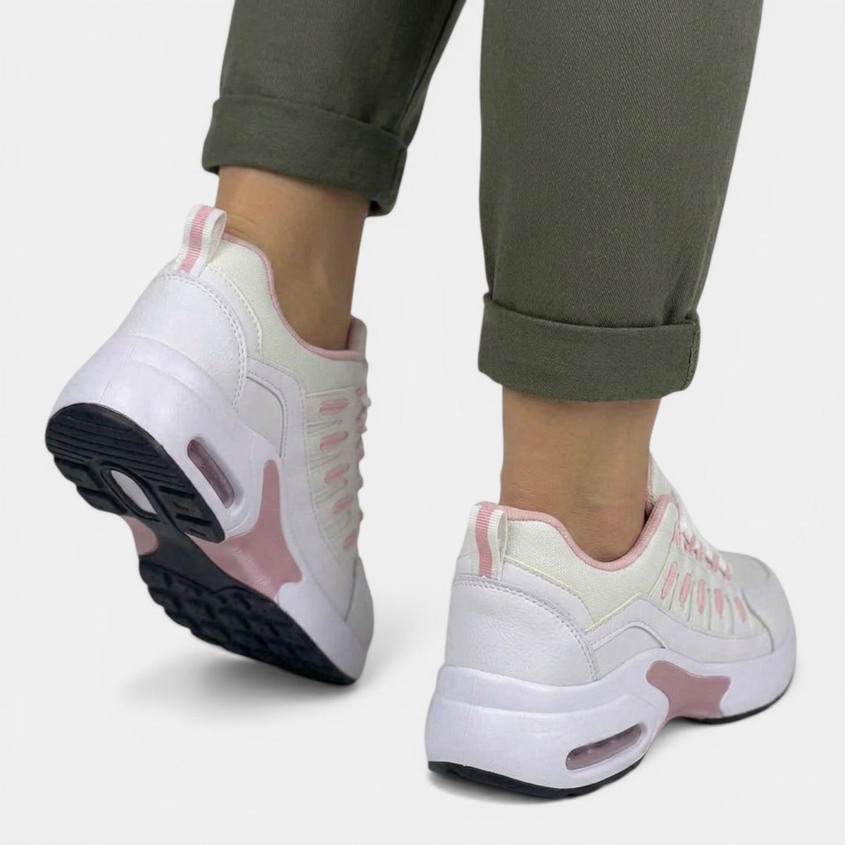 Women's low-top lace-up sneakers with panelled colour-block uppers and visible heel air-cushion windows