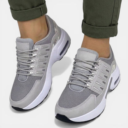 Women's low-top lace-up sneakers with panelled colour-block uppers and visible heel air-cushion windows