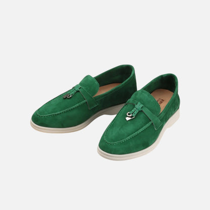 Men's textured slip-on tassel loafers with rounded toes and flat light-coloured soles