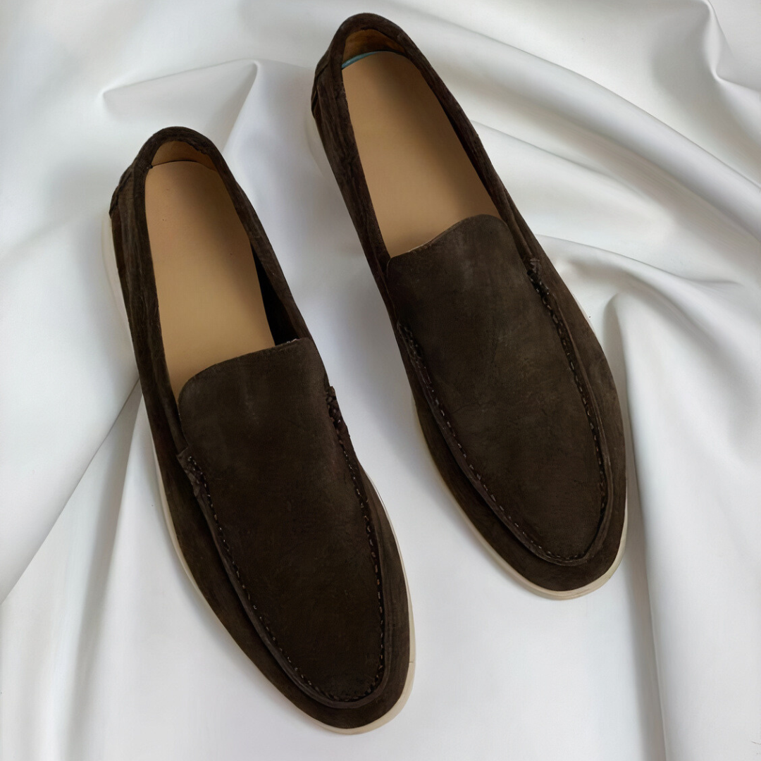 Men's slip-on loafers with round toes, stitched edging and contrast flat soles
