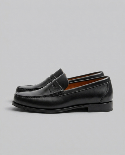 Men's slip-on loafers with penny strap and low heel