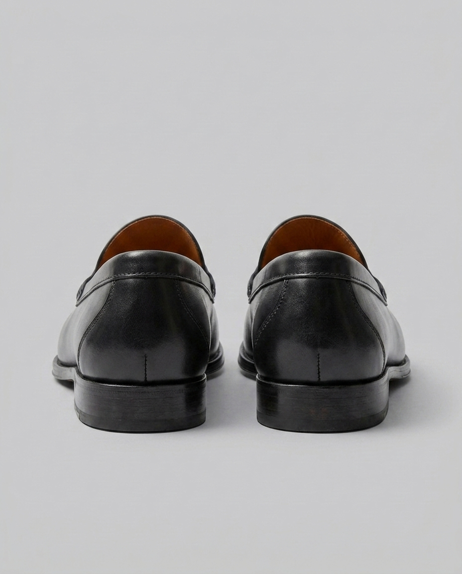 Men's slip-on loafers with penny strap and low heel
