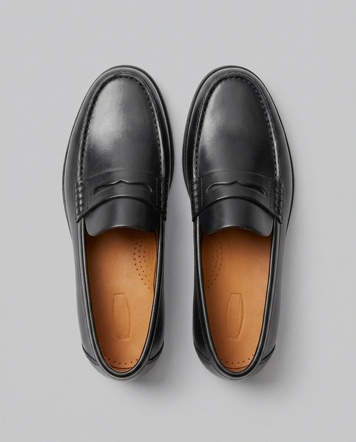 Men's slip-on loafers with penny strap and low heel
