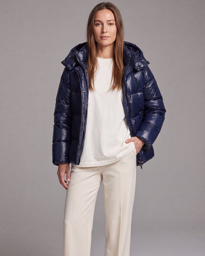 Women's hooded quilted puffer coat with long sleeves and zip front