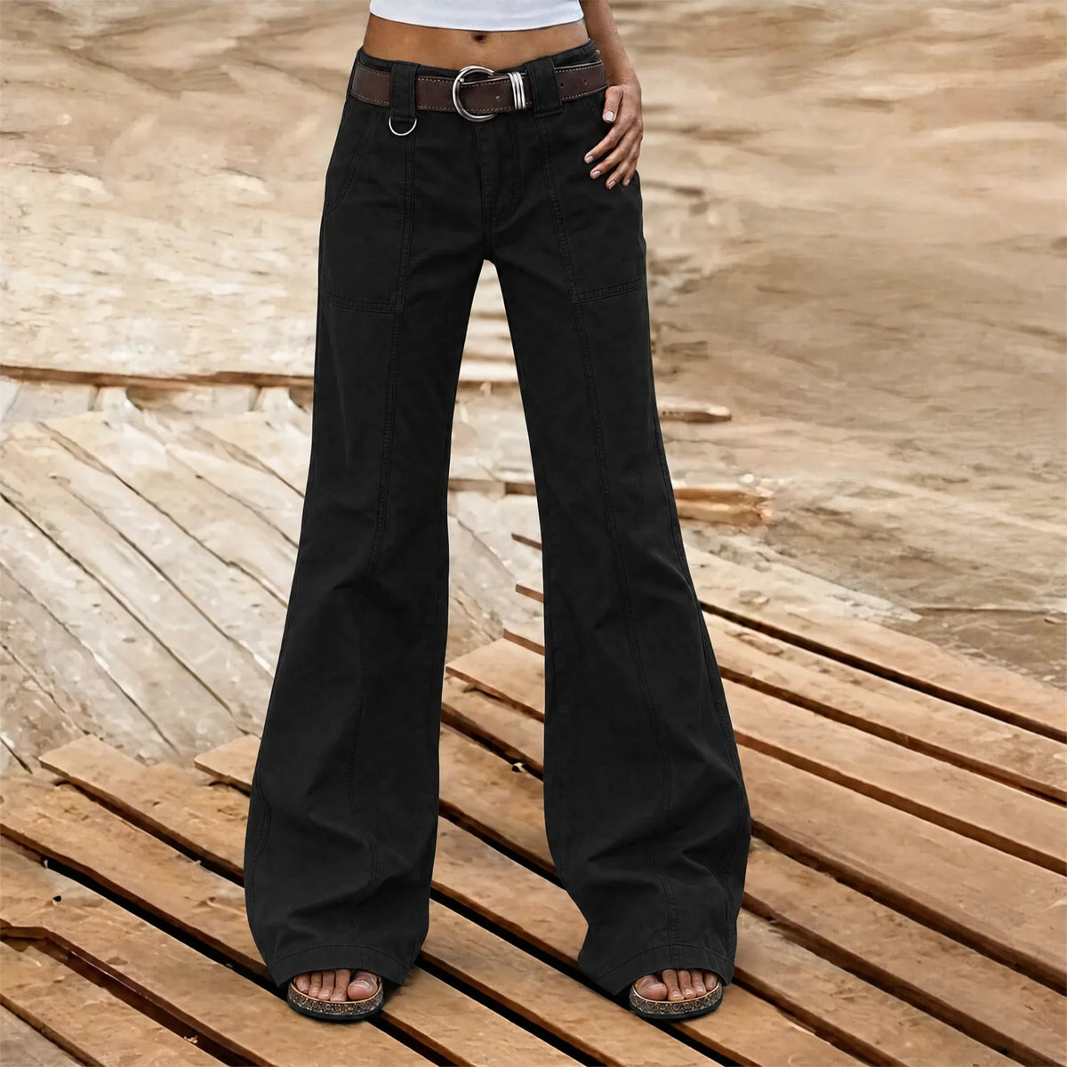 Women's wide-leg cargo trousers with belt, high waist and side pockets