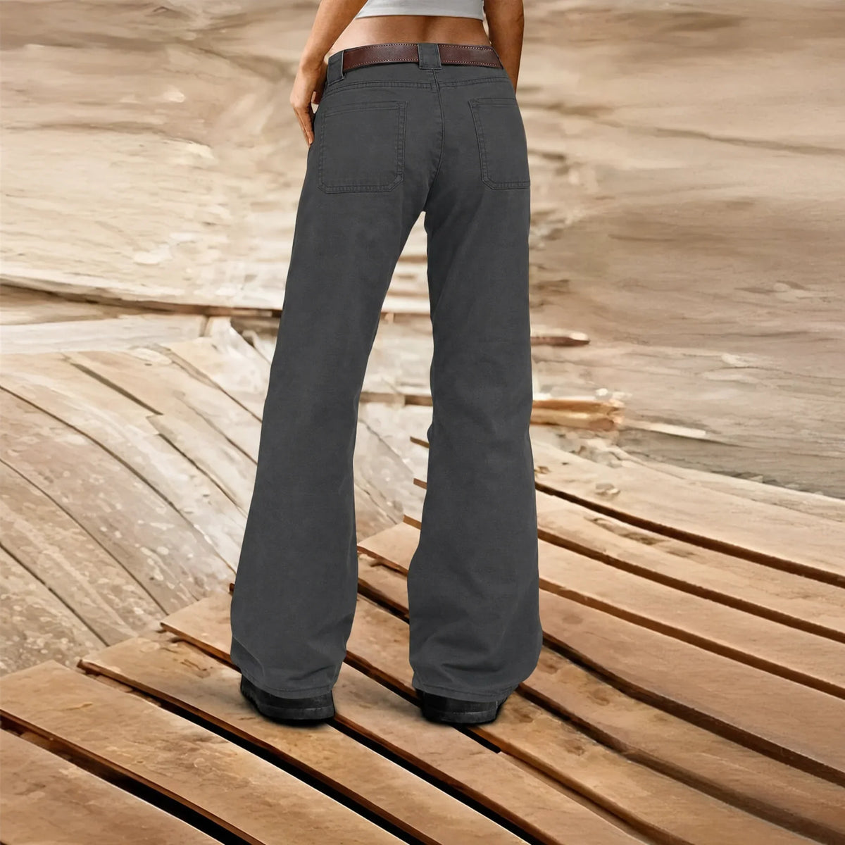 Women's wide-leg cargo trousers with belt, high waist and side pockets