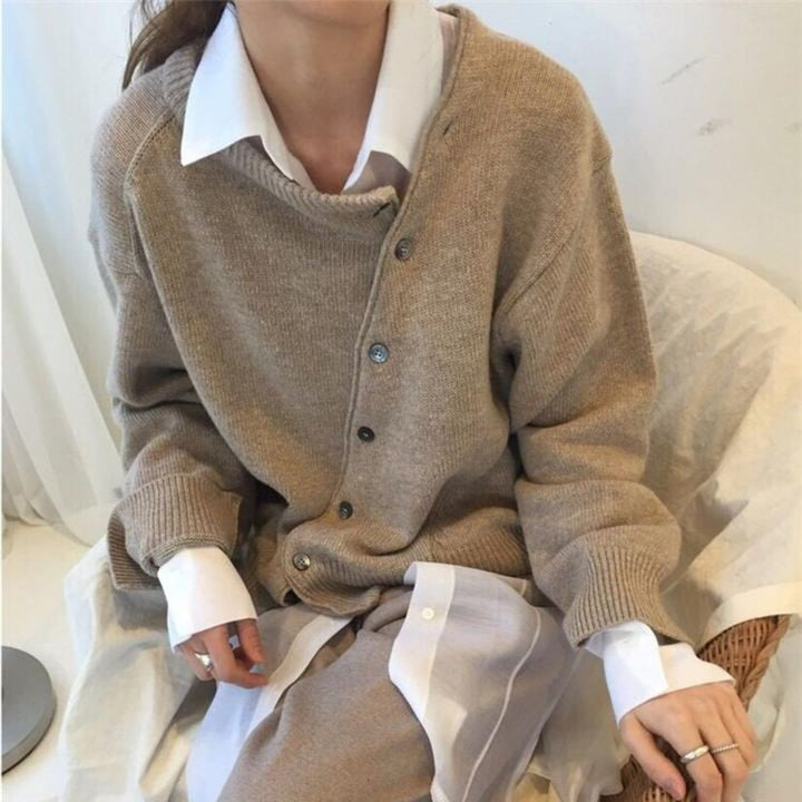 Women's button front cardigan sweater with long sleeves and ribbed trims