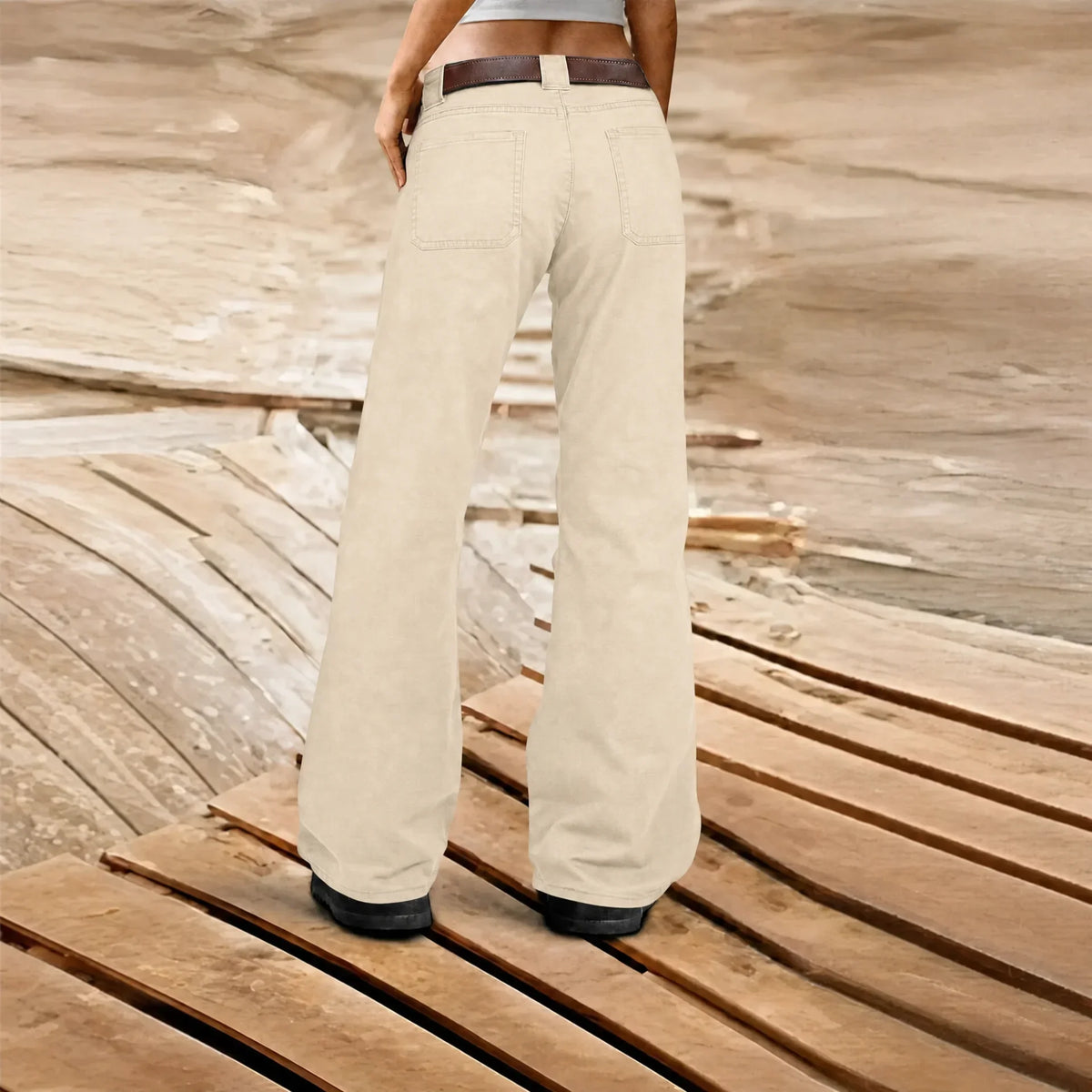 Women's wide-leg cargo trousers with belt, high waist and side pockets