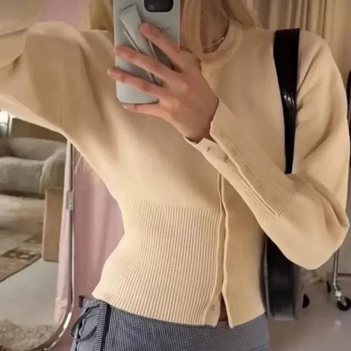 Women's cropped ribbed cardigan with long sleeves and button front