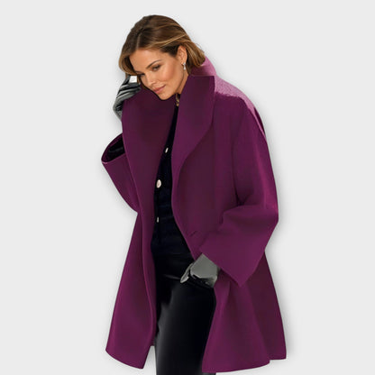 Women's longline jacket with wide lapels and long sleeves