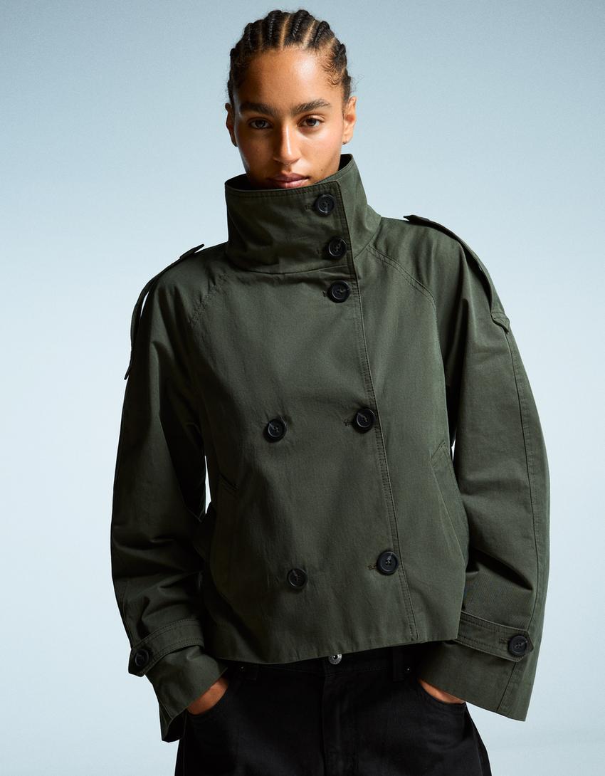Women's cropped double-breasted jacket with stand collar, belt and long sleeves