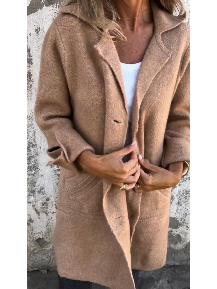 Women's lapel collar button-front coat with long sleeves and front pockets