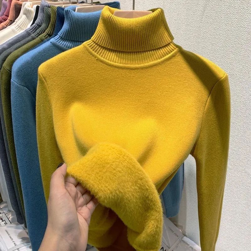 Long-sleeve women's turtleneck sweater with ribbed collar