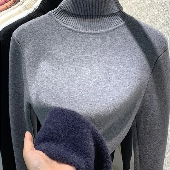 Long-sleeve women's turtleneck sweater with ribbed collar