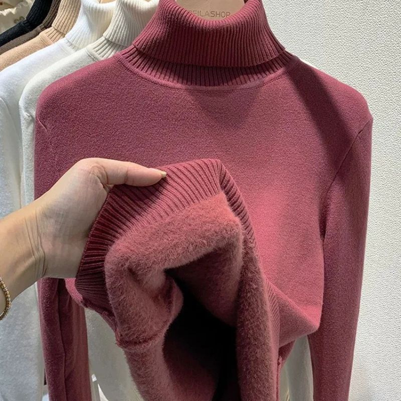 Long-sleeve women's turtleneck sweater with ribbed collar