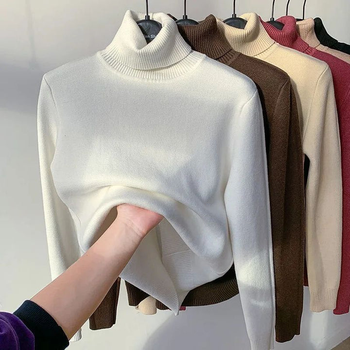 Long-sleeve women's turtleneck sweater with ribbed collar