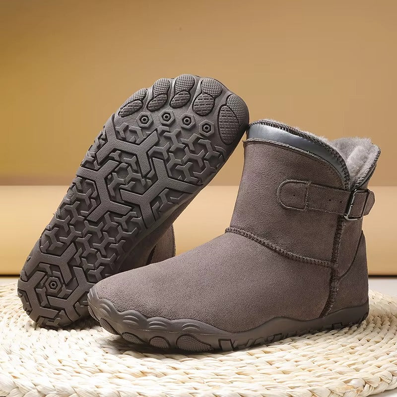 Ankle-height barefoot winter boots with faux fur lining, buckle strap and textured tread