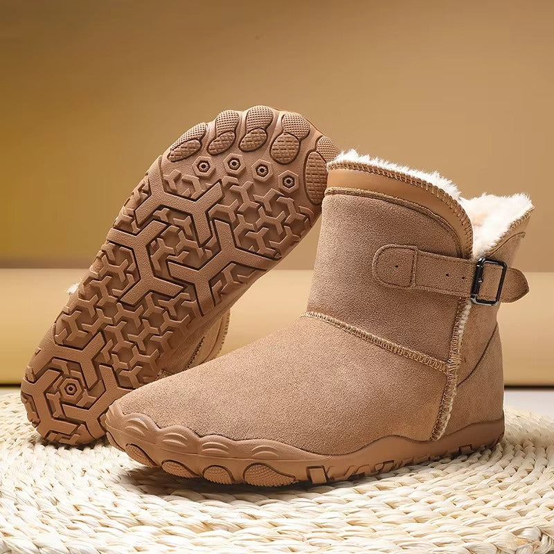 Ankle-height barefoot winter boots with faux fur lining, buckle strap and textured tread