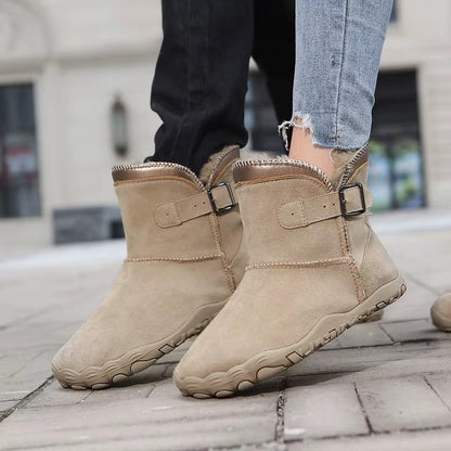 Ankle-height barefoot winter boots with faux fur lining, buckle strap and textured tread