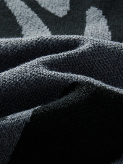 Men's abstract pattern knit sweater with crew neck and long sleeves