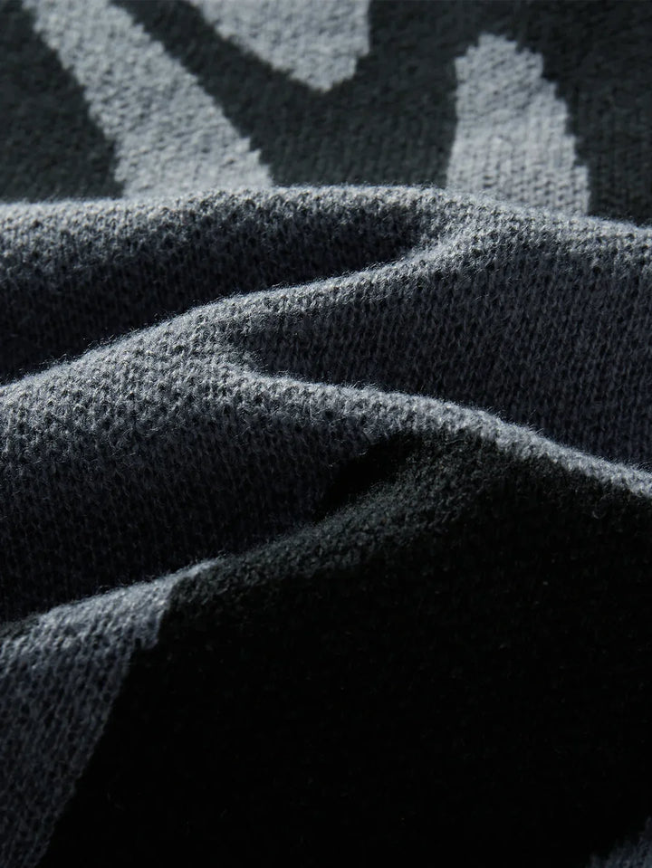 Men's abstract pattern knit sweater with crew neck and long sleeves