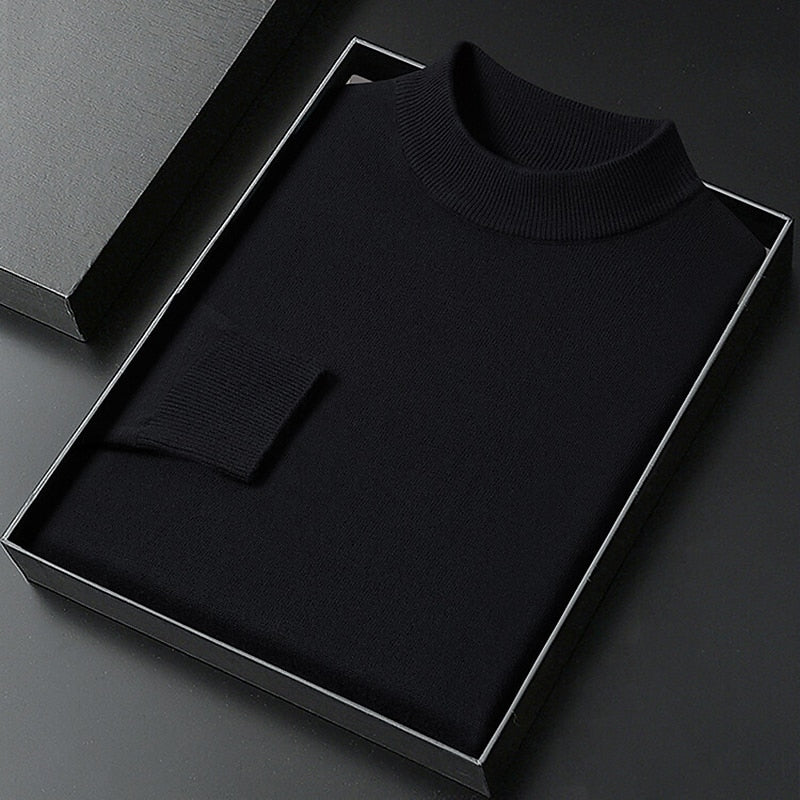Men's knitted mock neck sweater with ribbed collar and cuffs