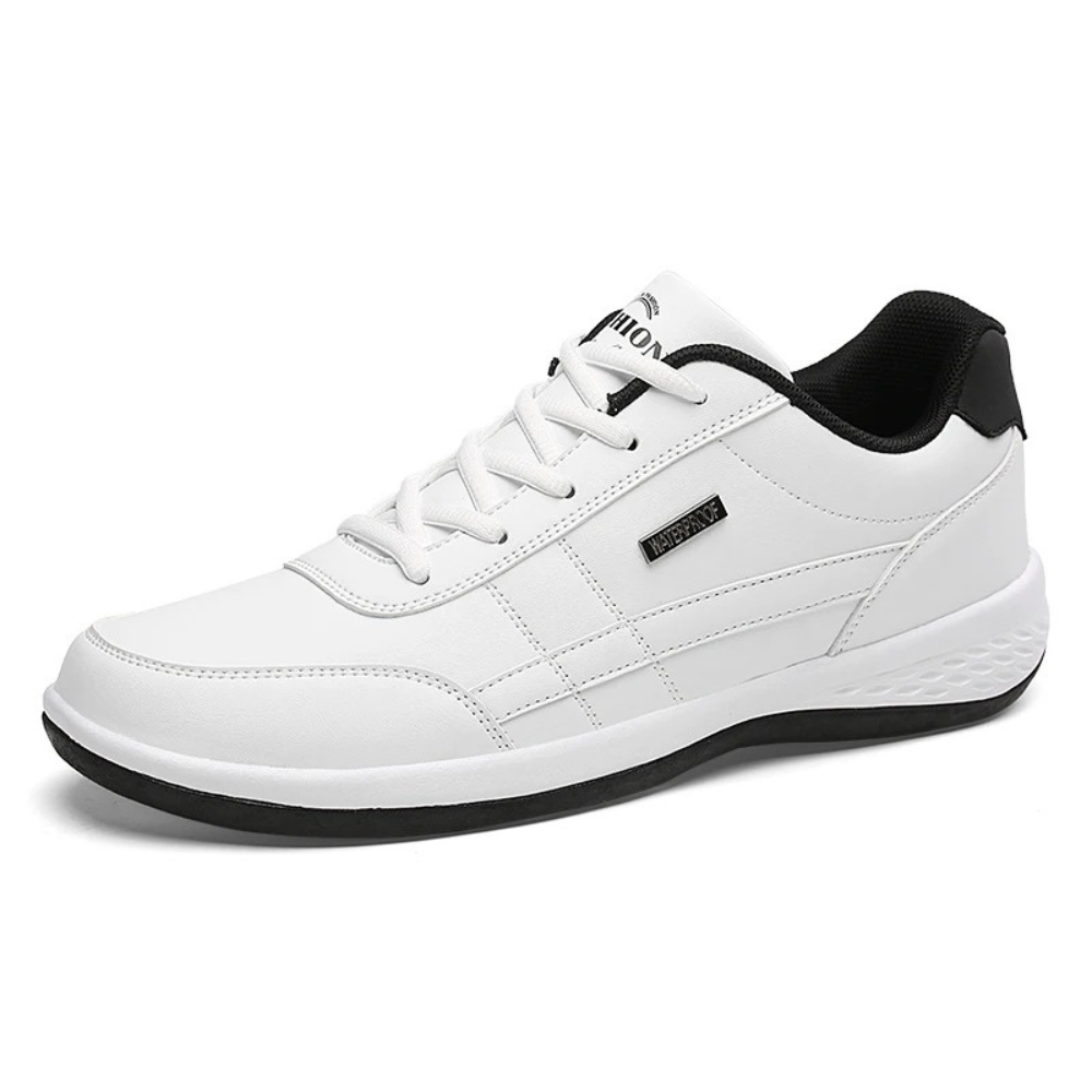 Men's low-top lace-up sneakers with contrast stripe and layered sole