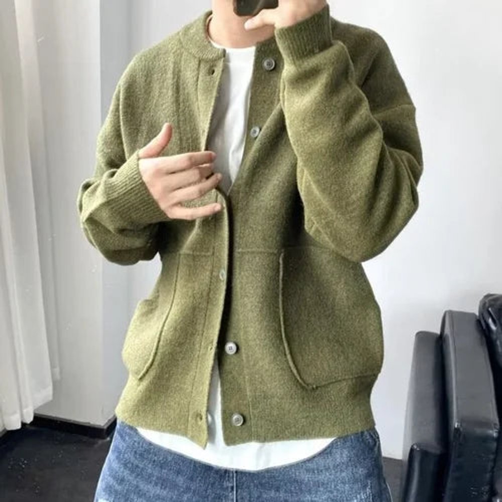 Men's button-up cardigan with round neckline and front patch pockets