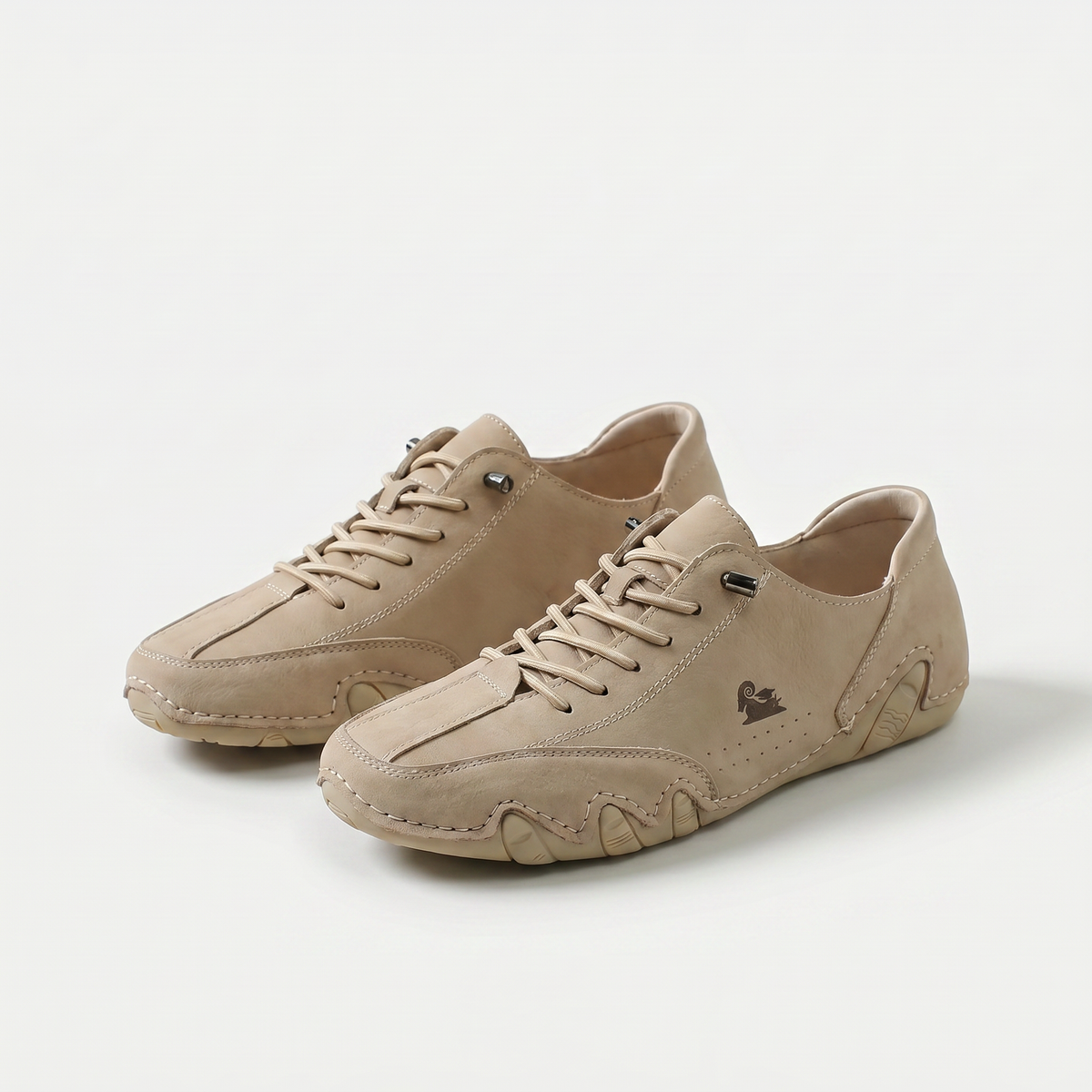 Women's low-top lace-up sneakers with chunky sculpted soles