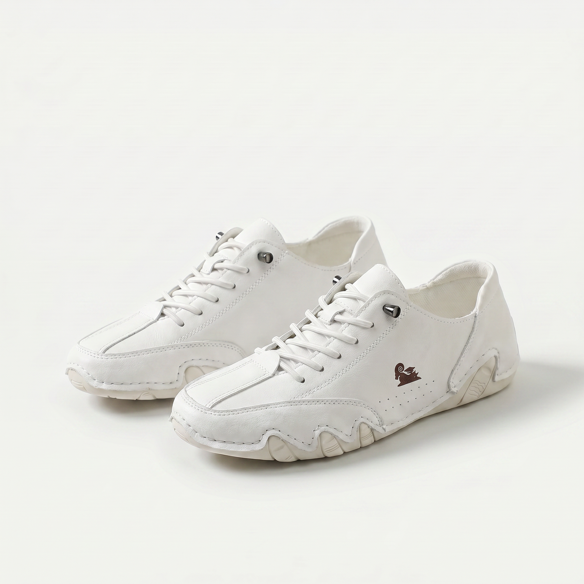 Women's low-top lace-up sneakers with chunky sculpted soles